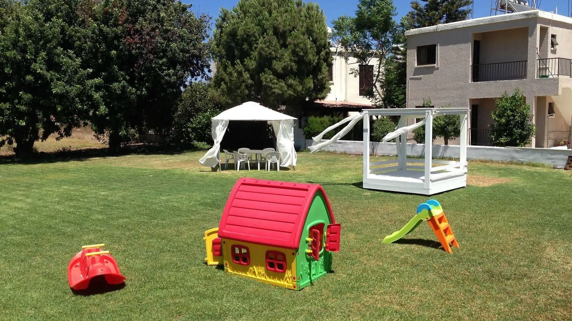 Constantaras Apartments Protaras